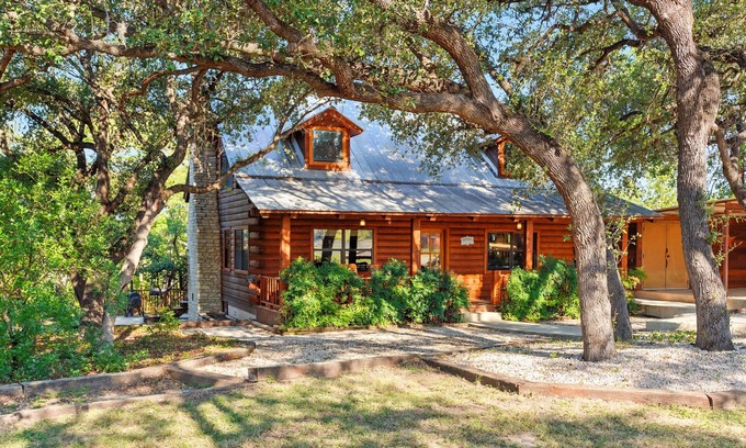 Leakey Cabina | NEW! Frio Rivers Edge in the Heart of Hill Country