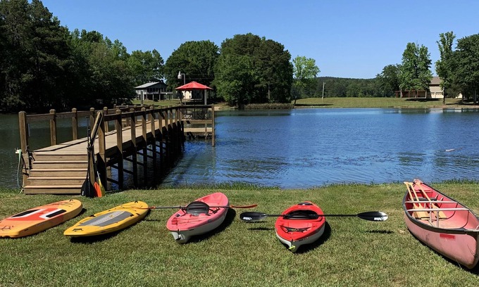 White Oak Casa | New,fully remodeled vacation hide-a-way ON LAKE Wateree,private dock,fenced yard
