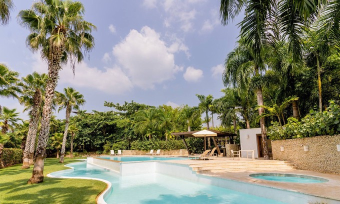 Los Altos Apartamento | NEW Garden view Apartment with family pool & jacuzzi