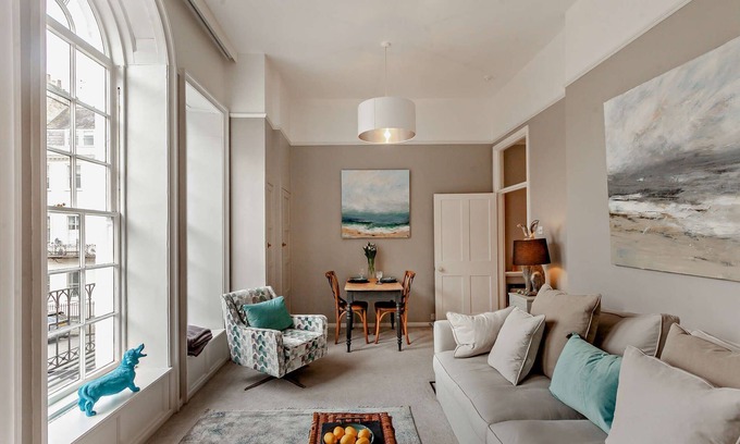 Upper Town Cabaña | New- Georgian Retreat - an apartment that sleeps 2 guests in 1 bedroom