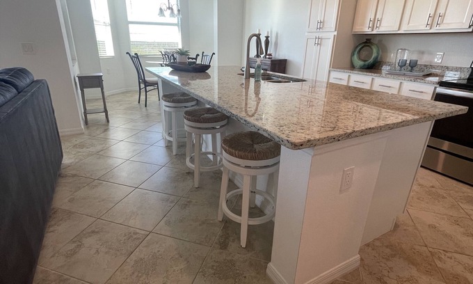 Punta Gorda Condominio | NEW Golf and country club.Stunning 2b 2bath, top floor corner unit/water view