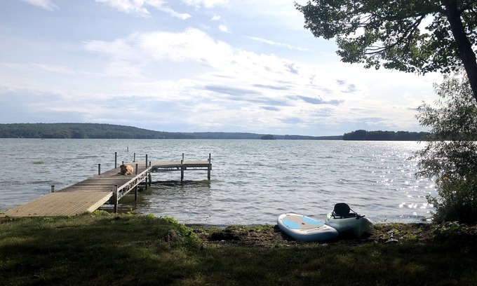 Vassalboro Cabaña | New- Golf, Fishing, Kayaks & Waterfront - Private Cottage