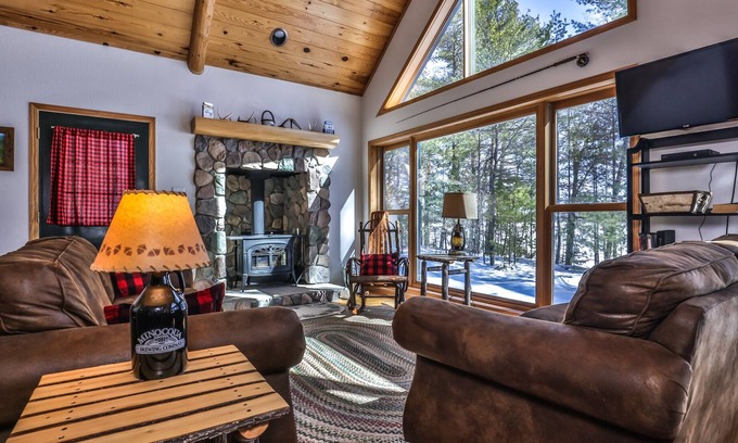 Minocqua Casa | NEW! Gorgeous 4 bedroom home on crystal clear Whitefish Lake!