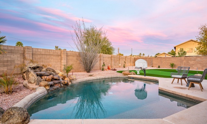 Peoria Casa | NEW Gorgeous 5bd3ba Home with Heated Pool!