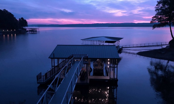 Counce Casa | NEW! Gorgeous Lake Front Home With Beautiful Views of Pickwick Lake