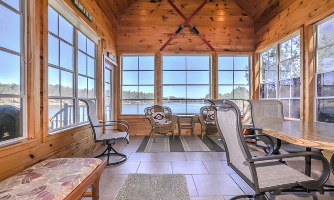 Minocqua Casa | New! 4 Bedroom Lake House on Lake Shishebogama!