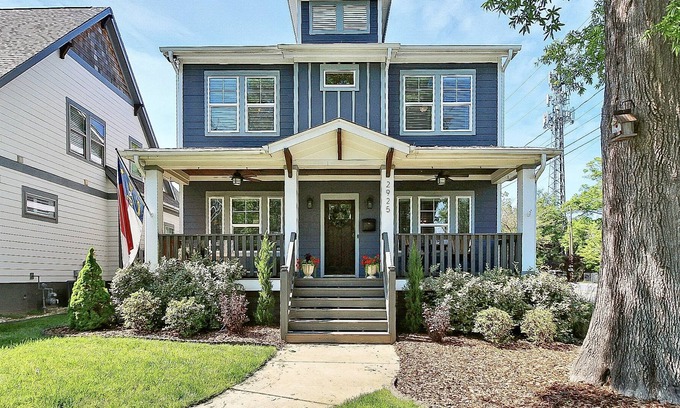 North Charlotte Casa | NEW! Gorgeous Quiet Convenient Craftsman Family Friendly ~Pets Allowed~