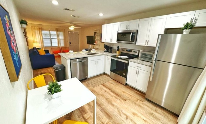 Port Orange Casa | NEW Gorgeous Sunshine-Up 6 Guests-Private Backyard