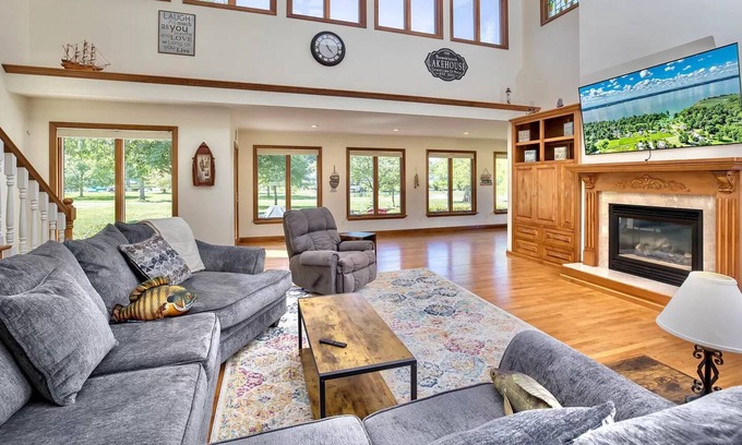 Houston Casa | NEW Grand Lake Lakefront Home With Boatdock - Sleeps 12