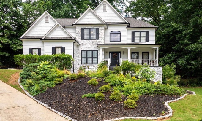 Suwanee Casa | New! - Great Family Home in Suwanee | Dog Friendly | Gas South Arena | Community Pool