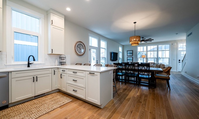 Saint Joseph Casa | New Harbor Shores House with Bunk Beds, terrance, and Pool!