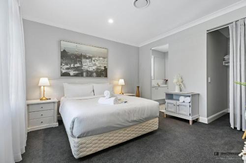 Banksia Beach Casa | New Haven - Eiffel Tower Suite