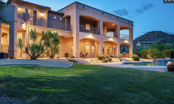 East Mesa Casa | New! Heated Pool and Spa +13 Beds + Game Room