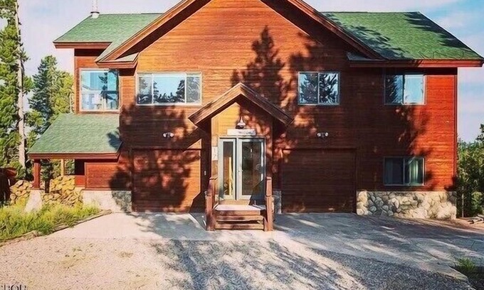Grand View Highlands Chalet De Esquí | NEW, Hillside Haven Lodge, 15 mins to Devils Thumb Ranch, Hot tub on 1 acre