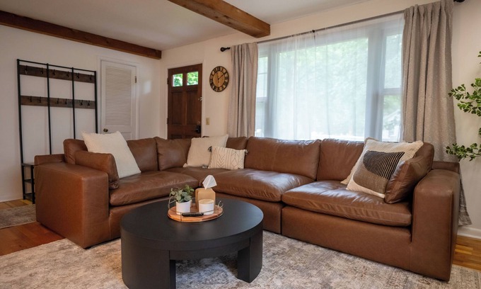 Lawrence Casa | NEW! Historic Charmer meets Lux Comfort 5BR, 2 BA + 2 Living Areas! Sleeps 10!