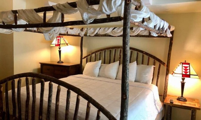El Portal Cabina | NEW - Historic Landmark log cabin on Merced River