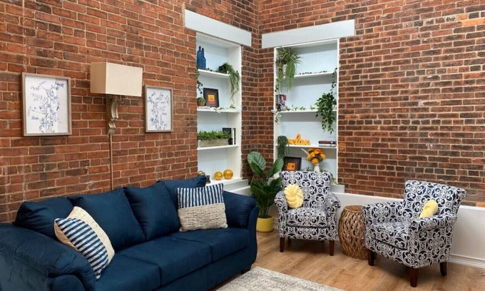 California Apartamento | New! Historic & Renovated 3BR Riverside Suite