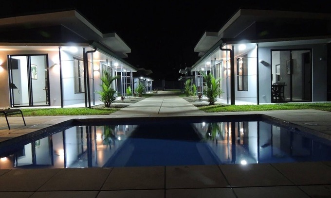 San Isidro de El General Casa | New Home with A/C | Wi-Fi | W&D | Smart TV | Full Kitchen | Pool | Free Parking