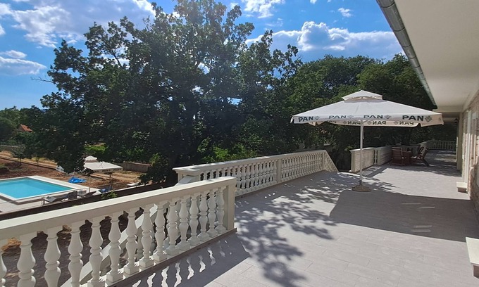 Sibenik Apartamento | NEW Holliday Apartment A2+2, Family house, garden pool, terase, wi-fi