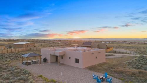 Taos Casa | New Home, Big Views, Hot Tub, Gazebo! - Casa del Sol