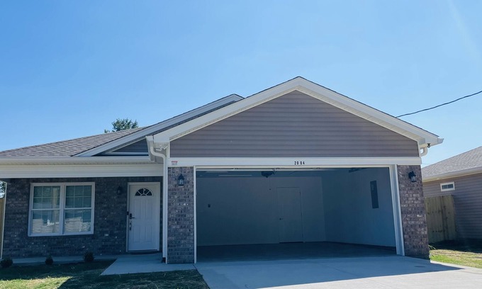 Pleasure Ridge Park Casa | New home just build, fenced .Close to many restaurants. 20 min to the airport