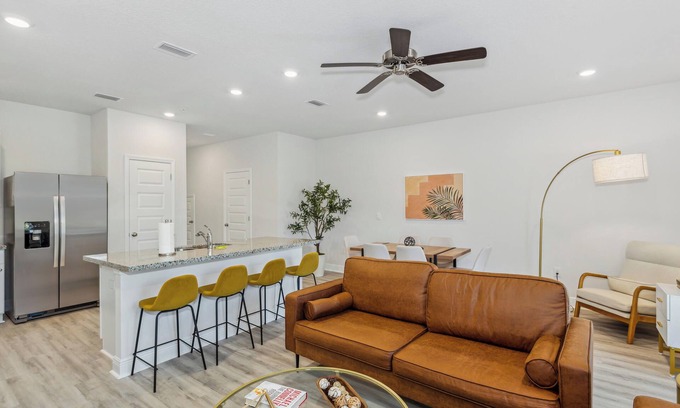 Florida Panhandle Casa | New Home near UWF & PNS Beach!