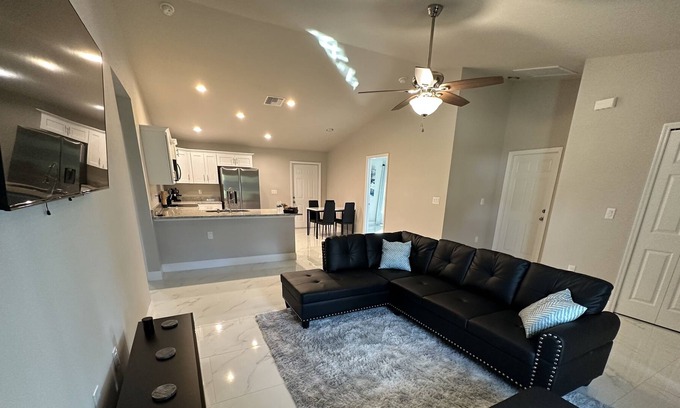 Eisenhower Casa | New home ready to welcome you!