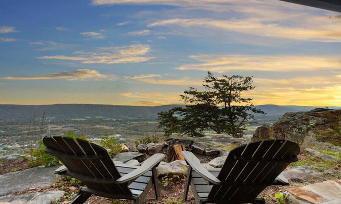 Lupton City Cabina | NEW Honeymoon Treehouse