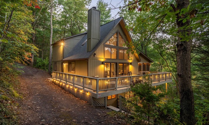 Basye Chalet De Esquí | *NEW* HotTub | GameRoom | Large Deck | DogFriendly