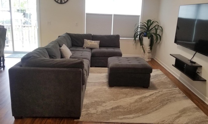 Wall Casa | NEW House - 10% off wkly - 6 badges/huge private backyard - Great for families!