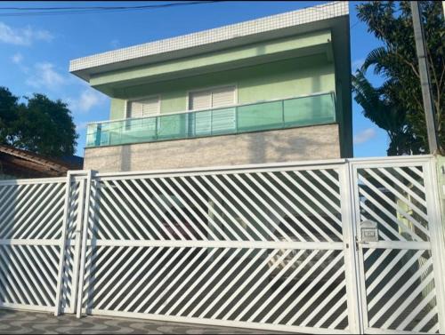 Maracana Casa | New House with Balcony and Parking Space