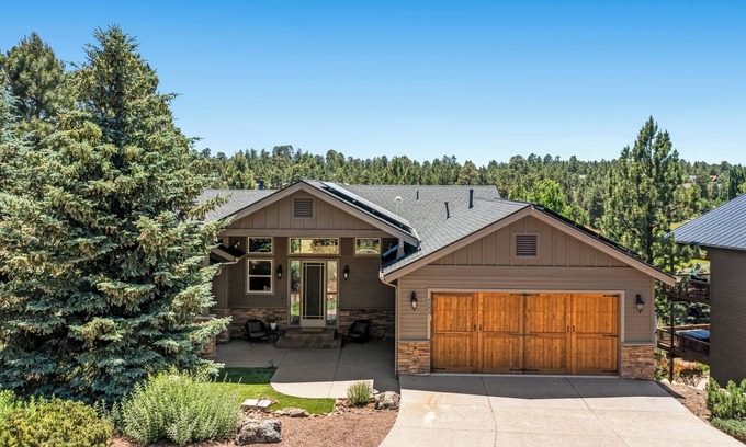 Flagstaff Cabina | New | Immaculate Cabin | Gym | HotTub | Golf View