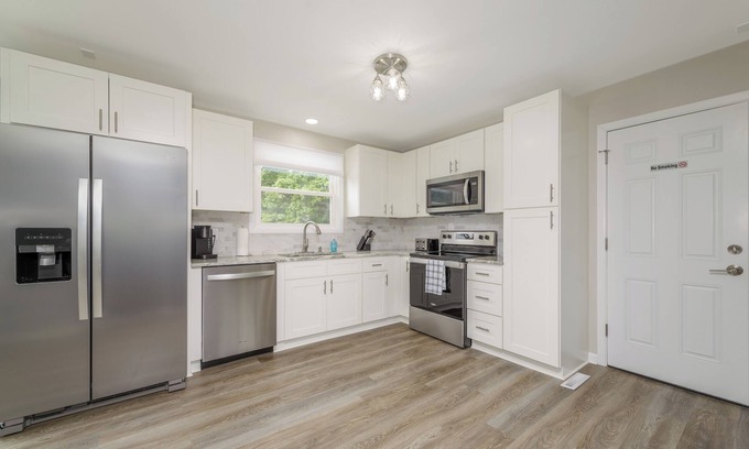 Canton Casa | NEW!!! Immaculate Home with Private Pool! Close to Pro Football Hall of Fame!