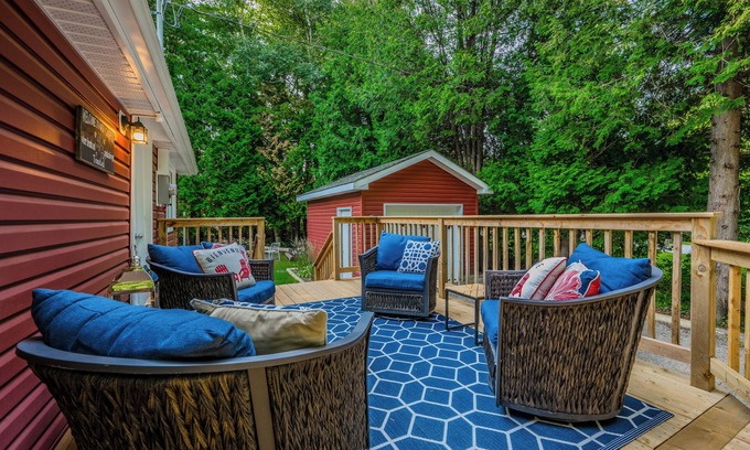 South Bruce Peninsula Cabina | NEW in Sauble: Cammidge Place Retreat