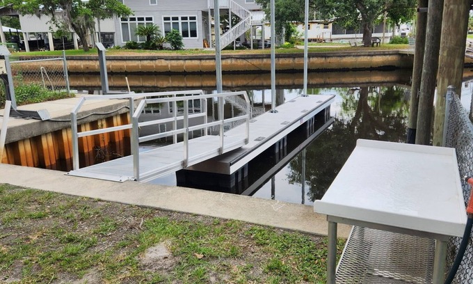 Suwannee Casa | NEW in Suwannee 5-bedroom with 11+ beds with Free boat slip and trailer parking