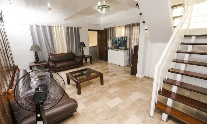 Matandang Balara Casa | Nueva Intramuras Village House B