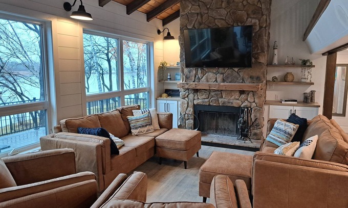 Dent Casa | NEW! Island View Lakehouse