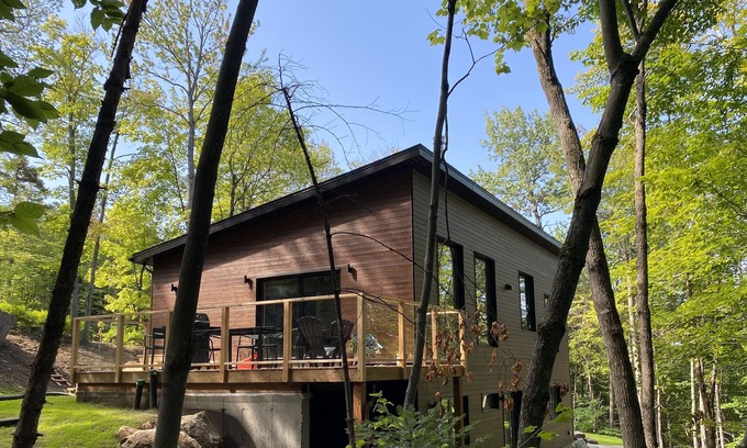 Morin Heights Cabina | New! Japandi chalet surrounded by forest and outdoors
