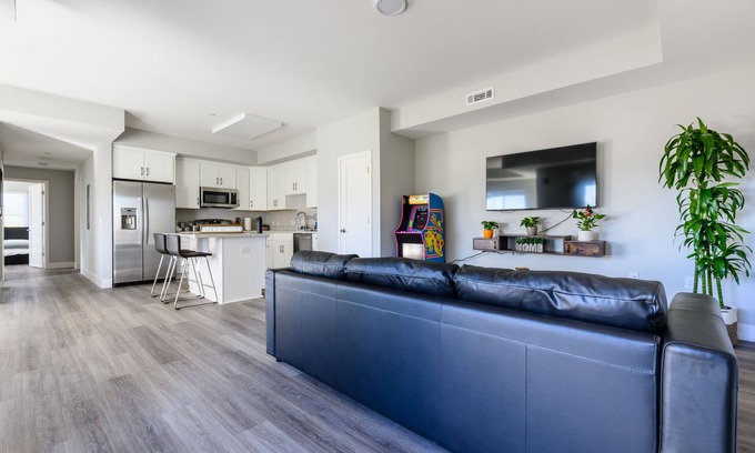 Campbell Apartamento | NEW King bed Apt w/fast WI-FI, centrally located!