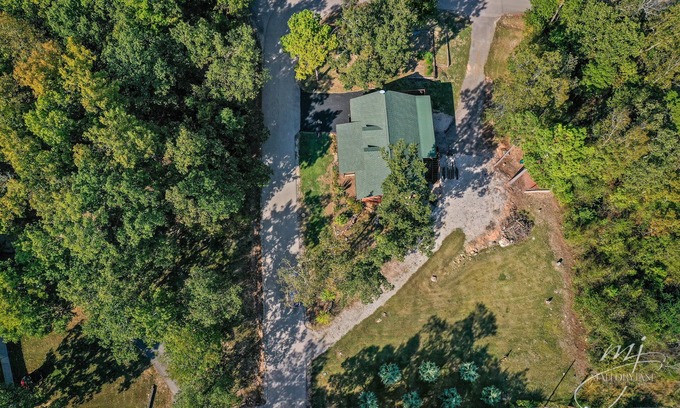 Salesville Casa | NEW! King Suites - HOT TUB – minutes to Lake/River
