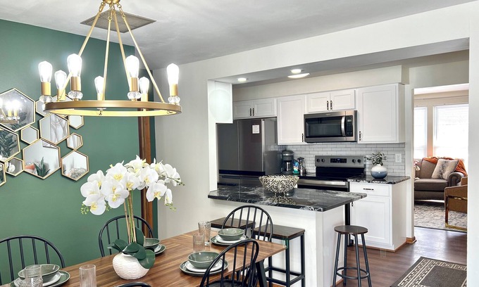 Englewood Casa | New Kitchen! Charming Mid-Century Modern Home!