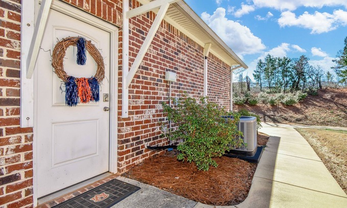 Auburn - Opelika Apartamento | New! Studio apartment that sleeps 4 minutes from downtown Auburn!