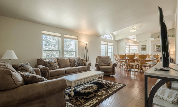 Loma Casa | NEW! Koko: Mountain Views, BBQ & Patio!