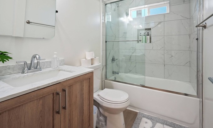 Vernon Casa | NEW! Koreatown+Universal Studios