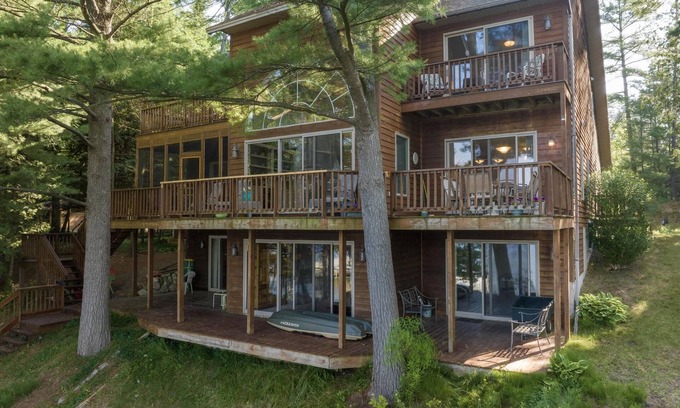 East Jordan Casa | *NEW* Lake Charlevoix Home Friday to Friday
