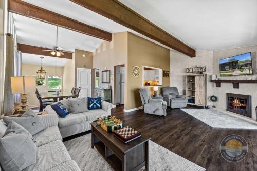 Lake Geneva Casa | New Lake Como Condo with Lake Views
