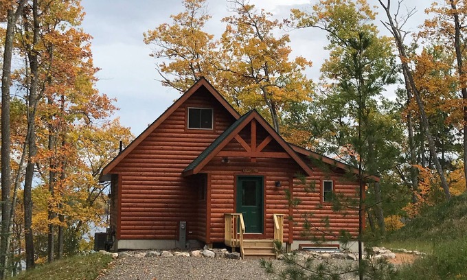 Three Lakes Casa | New Lake Home en Three Lakes Chain - Encanto rústico con confort moderno