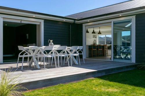 Kinloch Casa | New Lake House in Kinloch