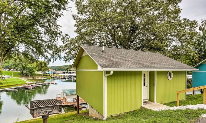 Winchester Cabina | Lakefront Escape w/ Deck & Boat Dock/Slip!