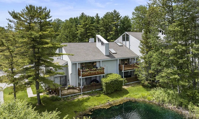 Petoskey Condominio | *NEW* Lakeside Club - 10 Minutes to Harbor Springs and Petoskey!